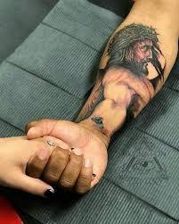 Tatuajes De Cristo En El Brazo Buscar Con Google Tatuaje De Cristo Tatuaje De Jesus Tatuajes De Jesus Cristo Que pensarias de alguien que lleva tatuada una cruz. tatuajes de cristo en el brazo buscar