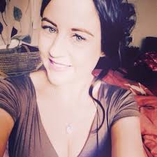 Sylvie Jones (@queenbeecookie)