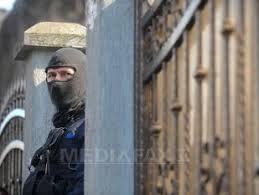 Prejudiciul in acest caz este estimat la 61 de milioane de lei, bani care, potrivit surselor citate, ar fi fost incasati de georgica cornu. PercheziÅ£ii La Studiouri Video Chat Si La BÄnci Intr Un Caz De Evaziune De 300 Milioane