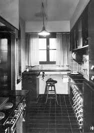 In 1926 Architect Margarte Schutte Lihotzky Concipated The So Called Frankfurter Kuche With Inspiration From Scientific Management And Design Urbanismo Casas