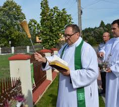 Pojawiają się też apele, by tam, gdzie księża będą święcić koszyczki wielkanocne, nie gromadziło się zbyt wiele osób. Jak Poswiecic Pokarmy Artykuly Echo Dnia Swietokrzyskie