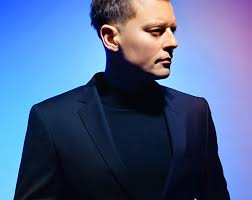 After appearing in the voice, poland 2011, rafal released two singles from his debut album, tak blisko, which rose to number 12 on the polish charts. 2rsdezy2v2anmm
