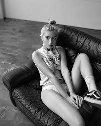 潮流社論｜俄羅斯白髮魔女降臨COOL！獨家專訪Pornhub 前3 名女優Eva Elfie：「我喜歡很長的，並想辦粉絲見面會」 -  COOL-STYLE 潮流生活網