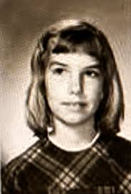 This is me when I was 18yrs old. at that time I had all my teeth 🤪🤣 but  one looks missing in this photo it got scratched and also a bit dull,my