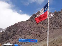 A fronteira entre argentina e chile é a linha de 5308km1 que limita os territórios de argentina e chile, ao longo da cordilheira dos andes e nas ilhas da terra do fogo. Paso Internacional Los Libertadores Fronteira Chile Argentina