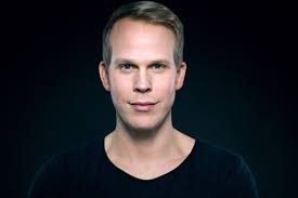 Op televisie was hij van 2013 tot 2017 te zien als vast teamlid in de grote improvisatieshow. Rick Paul Van Mulligen