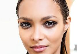 Wearing your hair in protective hairstyles to bed is really important avoid sleeping with wet hair! How To Sleep On Wet Hair Without Hating Your Life