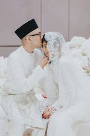 Andy And Hanis Traditional Wedding Solemnisation And Reception At Doubletree By Hilton Kuala Lumpur Wedding Couples Photography Cute Muslim Couples Muslim Couple Photography