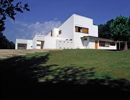 Much of the furniture and light fixtures. Drei Junge Finnische Kunstler Beleben Ein Wenig Bekanntes Aalto Bauwerk