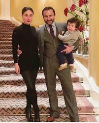 Kareena Kapoor Khan Saif Ali Khan Taimur Ali Khan Pose For A Picture Bollywood Celebrities Kareena Kapoor Bollywood Actress