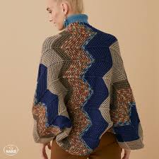 Bu Hos Renk Uyumuna Sahip Yarasa Kollu Hirka Modelimiz Yarim Kalan Yumaklarinizi Degerlendirmek Icin Harika Bir Secim Model Anla 2020 Hirkalar Yarasalar Orgu