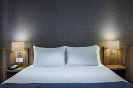 Certain rooms have smoke detectors, cable channels and cable satellite tv for guests' convenience. Holiday Inn Express Rotterdam Central Station Centrum 28 Am Tag Dayuse De