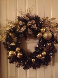 Black And Gold Christmas Decorations Gold And Black Wreath Gold And Black Christmas Wreath Holiday Ideas Christmas Black Gold Christmas White Christmas Wreath Gold Christmas