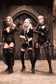 Sucker Punch Ok I Know Everyone Says It Was A Horrible Movie But I Freekin Loved It I M Sure It Was The Whole Steampunk Sucker Punch Emily Browning Girl Guns