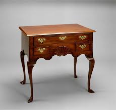 It is adorned with ovals, arches, applied medallions, wreaths, garlands, urns and other victorian flourishes. American Furniture 1730 1790 Queen Anne And Chippendale Styles Essay The Metropolitan Museum Of Art Heilbrunn Timeline Of Art History