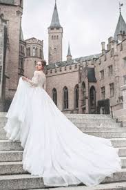 Check spelling or type a new query. Brautmode Von Disney Fur Alle Braute Die Sich Wie Cinderella Belle Oder Jasmine Fuhlen Wollen Vogue Germany