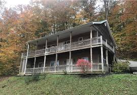 Primarily we offer units for rent at woodson bend resort, an all inclusive resort on a 400 acre peninsula right on lake cumberland. Cabins Cottages