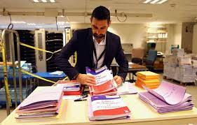 Pour philippe mesnard, rédacteur en chef de politique magazine, le ministre de l'intérieur gérald darmanin laisse se développer incivilités et violences, tout en déclarant sans cesse qu'il est indigné, au risque d'être accusé d'être lâche ? Gilets Jaunes Que Deviennent Les Cahiers De Doleances