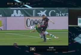 El equipo ha salido a ganar, no lo hemos hecho lo suficientemente bien y damos un paso atrás para ganar el título, en el último. Betis Real Madrid El Var Y Las Jugadas Polemicas Que Tumbaron Al Betis Ante El Madrid