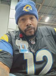 PUKA leadership PUKA BEING THE ULTIMATE LEADER THE SIDELINES Hey! . RAMS ル  we'reputtingtheoffiensive we're putting the offensive ball into our hands .  S ኢሰዊያ นิ่กร 2 We're better than this. We'tebetterthanthis.