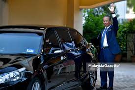 Kenderaan rasmi perdana menteri datuk seri najib razak dilihat memasuki istana kedah di kuala lumpur pagi ini, dan ia menguatkan. Muhyiddin Mulakan Perjalanan Sebagai Perdana Menteri Kelapan