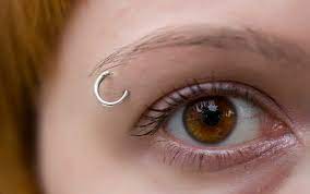 Eyebrow Piercing This All You Need To Know Official Dr Numb Usa