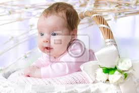 Bebe Feliz 3 Meses De Idade Em Uma Cesta De Vime Decorado Fotomural Fotomurais Palido Olho Azul Atrevido Myloview Com Br
