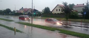 Mapa burzowa w sieci nie brakuje stron, które zajmują się analizowaniem danych meteorologicznych i prognozowaniem, gdzie i kiedy w ciągu najbliższej doby mogą pojawić się burze. Burze Przechodza Nad Regionem Radar Na Zywo Foto