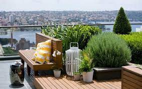 Small contemporary rooftop deck in san francisco with a container garden and no cover. 11 Most Essential Rooftop Garden Design Ideas And Tips Terrace Garden Design Balcony Garden Web