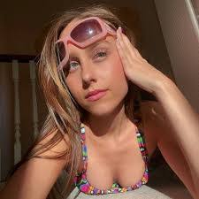 Georgia Costello's Instagram, Twitter & Facebook