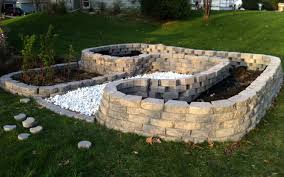 I absolutely love raised garden beds! 15 Creative Cinder Block Raised Garden Beds Garden Lovers Club