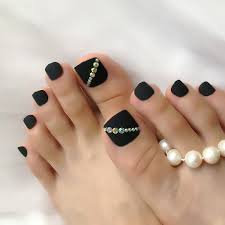 Las uñas negras son realmente ponibles con casi toda nuestra ropa puesto que combina con todo y son perfectas para cualquier ocasión. Rykadvm4ueqxxm
