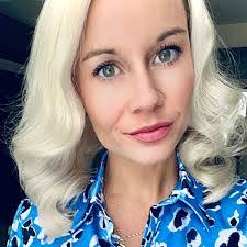 Lisa Berthiaume's Instagram, Twitter & Facebook