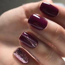 Feliz martes ~ aqui les traigo un diseño de arte para las uñas muy divertido para esta temporada. Manicura De Vino Con Pedreria El Estilo Tiene Un Nombre Increibles Ideas De Manicura De Color Marsala Stardust En Combinacion Con Manicura Color Marsala
