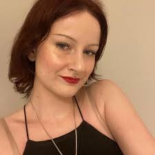 20 lat pozbawienia wolności, 50 tys. zł (uwaga): „zadośćuczynienia” oraz 15  lat zakazu zbliżania się do dziewczynki