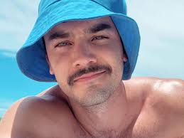 Quién es José Manuel Rincón, el actor que hace de Adriano en Pacto de  silencio: biografía, carrera y fotos