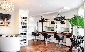Fred Stepkin Provides Top Rated Hair Salons Service Near Me In New York City We Have Experienced Hair Dresser Afro Hair Salon Black Hair Salons Hair Salon