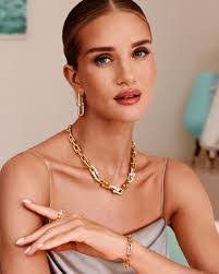 Kianna Holt's Instagram, Twitter & Facebook