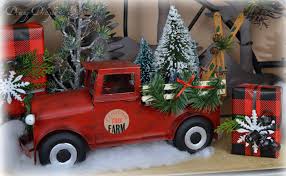So, after my garland and wreath adventure yesterday, i sat down at the computer to catch up on email and do a bit more holiday shopping. Dining Delight Red Truck Christmas Etagere