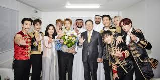 Siapa sih yang enggak tau? Konser Di Arab Super Junior Dapat Jam Mewah Emas Dan Billboard Terbesar Dunia Dream Co Id