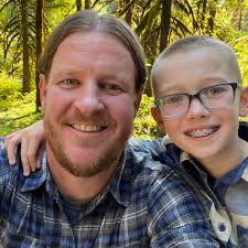 Oregon player pursuing two sports professionally