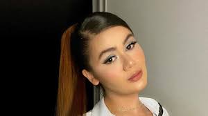 Cintia Cossio presumió su cuerpazo con pequeño bikini