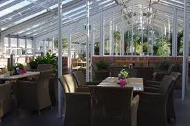Das Cafe In Der Gartenakademie Besticht Durch Eine Einzigartige Atmosphare Und Den Bezaubernden Aussenanlagen Ein Fleck An Seele Baumeln Lassen Gewachs Cafe