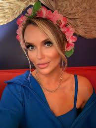 In case you're wondering what the glamorous life of a Meteorologist looks  like, it's an air mattress. In a sales office. @kelsie_cairnstv is in the  office next door. How many times do