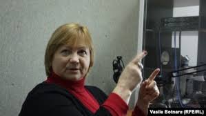 Peste 60 de fabrici din tara produc in acest moment, sub brandurile altor retaileri, straini sau autohtoni. DacÄƒ Pretindem CÄƒ Suntem Cu Scaun La Cap De Ce Am Ajuns In Halul Acesta