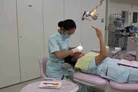 「歯科衛生士　胸」の画像検索結果