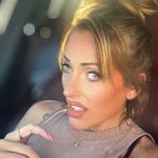 Heather Phinney's Instagram, Twitter & Facebook