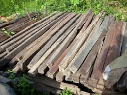 Biasanya kayu ulin diminati oleh pengrajin kusen, pintu maupun furnitur. Jual Beli Kayu Ulin Kembali Beri Untung Banjarmasin Post