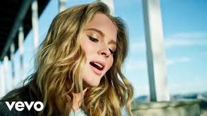 Vicky Cuevas (@victoria_cay)