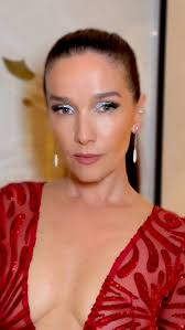 The Queen @nataliaoreirosoy , #makeup @luromeromakeup @narsissist , #hair  @dieperla , #styling @luligemelli , #show #parati #nataliaoreiro #glitter